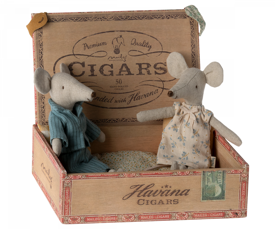 Maileg - mum and dad in cigarbox