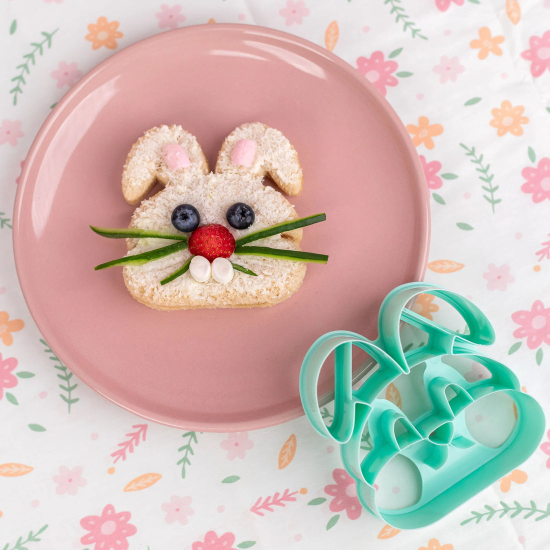 Yumbox  - lunch punch cutter & bento set - easter