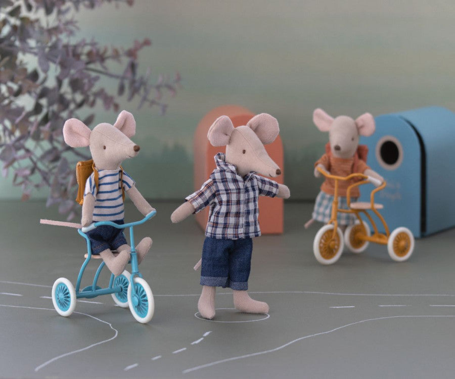MAILEG - tricycle mouse - big brother with bag